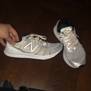 New balance women’s tennis shoes